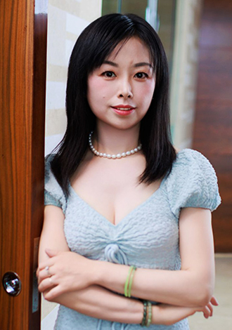 Date the member of your dreams: pretty Asian member Yuanye from Suzhou